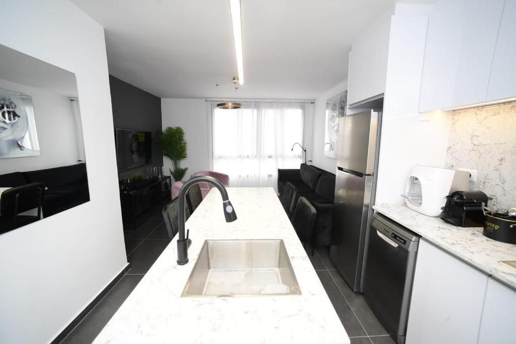 Z-32 Luxury Boutique Apartment 埃拉特 外观 照片